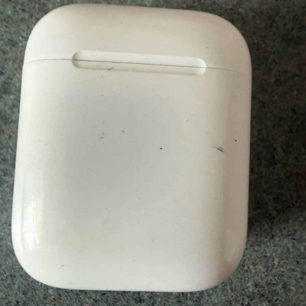 MVMT AirPods Case w Carabiner Empty Case Only Silicone Cover Apple AirPods